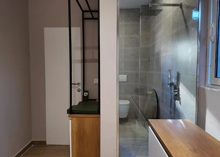 Delmar Garden Golem (Tirana)