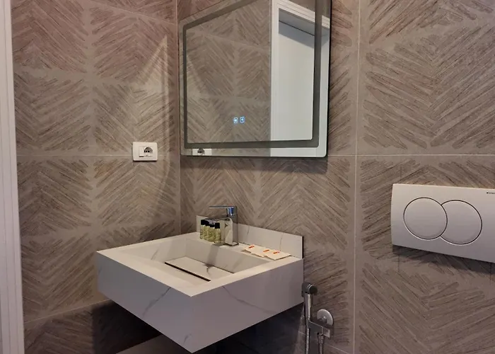 Värdshus Delmar Garden Golem (Tirana)